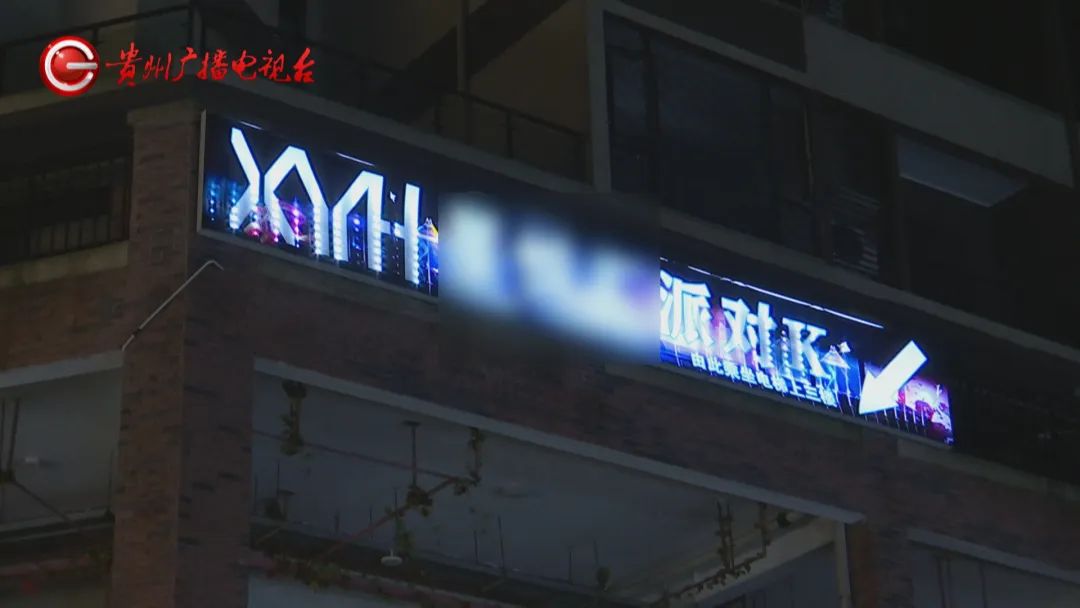 DƬ